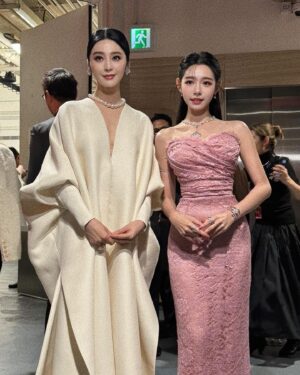 Lin Min-Chen Instagram - 又到了追星時刻❤️❤️昨日好多小確幸
當我奔向梁朝偉大神的時候 他竟對我說 有看過我演的飯戲攻心！！然後我就比招牌動作🤟🏻🤟🏻給他 但沒有勇氣請他和我一起做 還有仙女下凡的范爺🥹🥹

再次感謝亞洲電影大獎的邀請 小女子昨日玩的甚是開心🥳❤️

@bulgari #BVLGARI #BVLGARIHK  #BvlgariJewellery #Serpenti #Divasdream #Fiorever

Styled by @hazel_lcm
Gown, bag: @dolcegabbana
Heels: @louboutinworld
Hair： @chau.matt