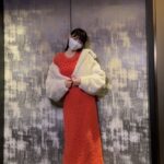 Lin Min-Chen Instagram - 3月第一週的點滴❤️ 1）感謝HSBC的邀請 小女感冒卡痰 聲音多多包容🙇🏻‍♀️ 2）飯戲攻心2謝票🤟🏻biu biu biu🤟🏻好開心見到大家 謝謝花兒還有禮物💝 Styled by @hazel_lcm Wardrobe: @maxandco @maxandco_asia Acc: @swarovski Sneakers: @iijinhk 3）4月號雜誌拍攝期待ing