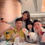 Lin Min-Chen Instagram - 一早就帶全家人去看戲戲 #飯戲攻心2 🤟🏻🤟🏻 看完好想直接衝去前面順便謝個票😆😆 除夕家人一到香港就帶他們去撈魚生 初一看完電影就再回去 @lawryshk 吃好料 每天都吃得好滿足💕💕
