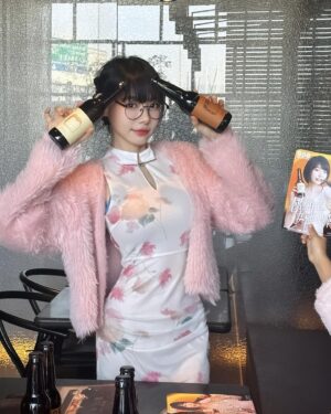 Lin Min-Chen Instagram - 初二大吉🍊🍊🍊🍊🍊
帶家人吃吃喝喝過大年🧧🧧

今天去千兩吃sushiiiii❤️超好吃
昨日還帶家人去吃螃蟹米粉 我愛的CanLah！那裡還有臭豆sambal！！