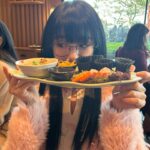 Lin Min-Chen Instagram – 初二大吉🍊🍊🍊🍊🍊
帶家人吃吃喝喝過大年🧧🧧

今天去千兩吃sushiiiii❤️超好吃
昨日還帶家人去吃螃蟹米粉 我愛的CanLah！那裡還有臭豆sambal！！