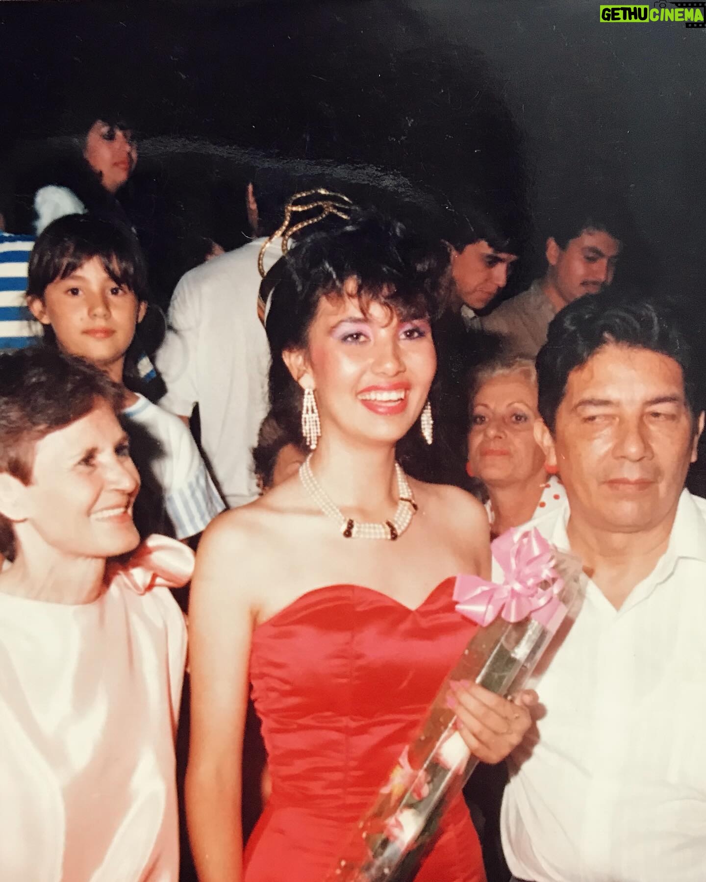 Lina Tejeiro Instagram - Feliz día mami ♥️ @vibianatejeiro Gracias por ser la mamá que eres, incondicional, paciente y llena de amor. Que afortunada soy por contar contigo en mi vida, por la mujer que criaste, por cada decisión que tomaste. GRACIAS MAMI sin tu apoyo, sin tu amor, sin ti nada sería igual. Eres la mejor mamá, la mejor perriabuela, la mejor doctora, la mejor de todo en mi mundo. @vibianatejeiro TE AMO ♥️