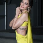 Lina Tejeiro Instagram - Si somos fieles a nosotros mismos, no podemos ser falsos con nadie. 📸 @waltergomezurrego 💄 @wenacostamua 👗 @luchitaluchis