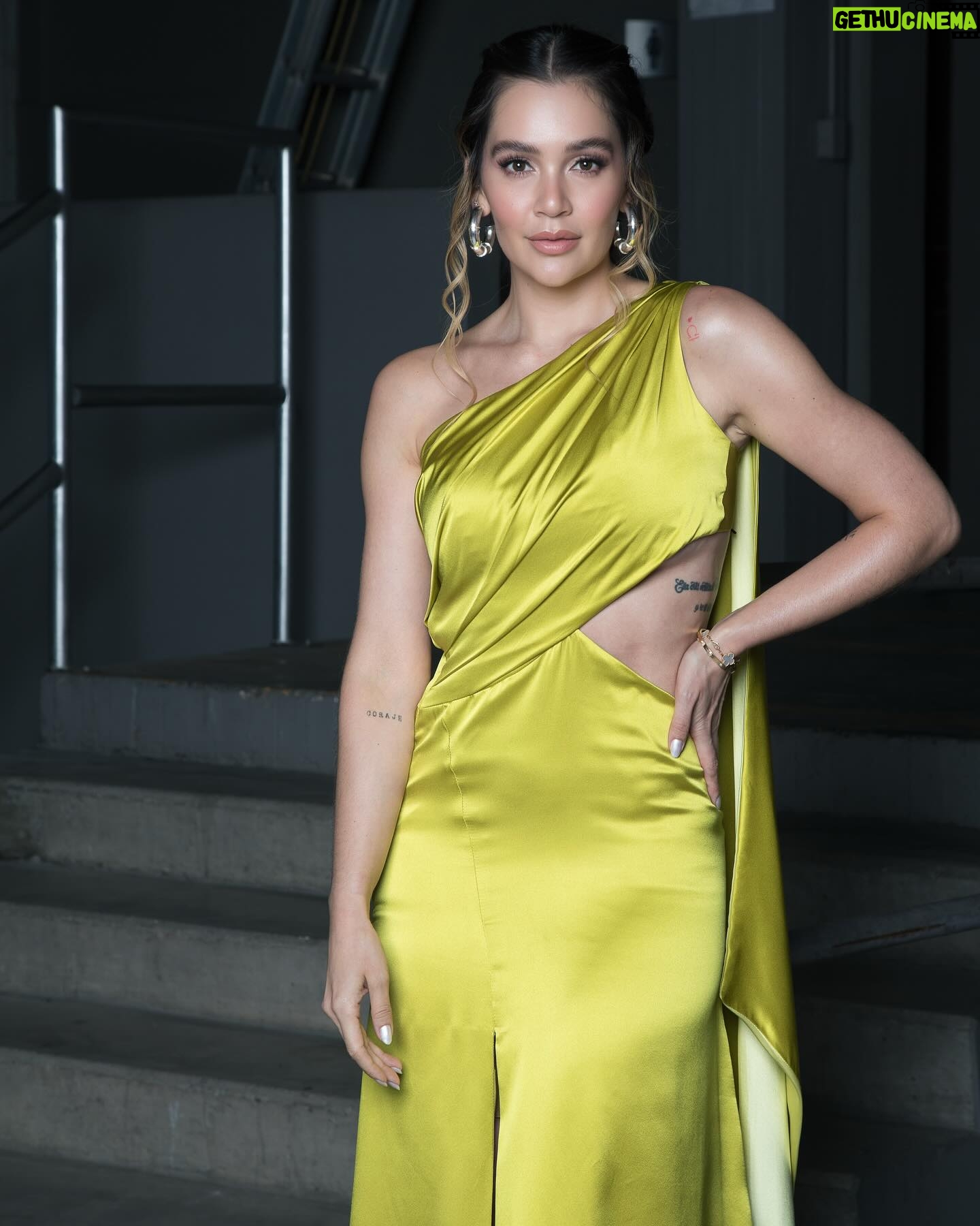 Lina Tejeiro Instagram - Si somos fieles a nosotros mismos, no podemos ser falsos con nadie. 📸 @waltergomezurrego 💄 @wenacostamua 👗 @luchitaluchis