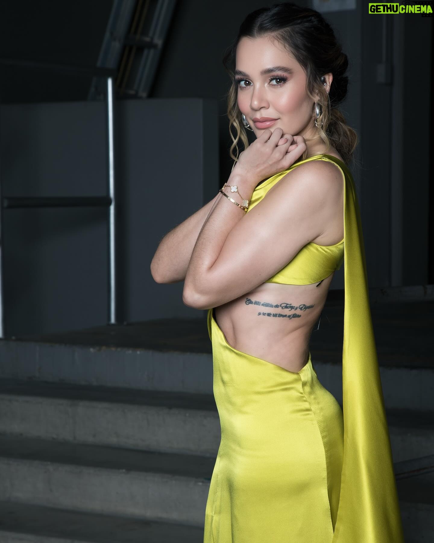 Lina Tejeiro Instagram - Si somos fieles a nosotros mismos, no podemos ser falsos con nadie. 📸 @waltergomezurrego 💄 @wenacostamua 👗 @luchitaluchis
