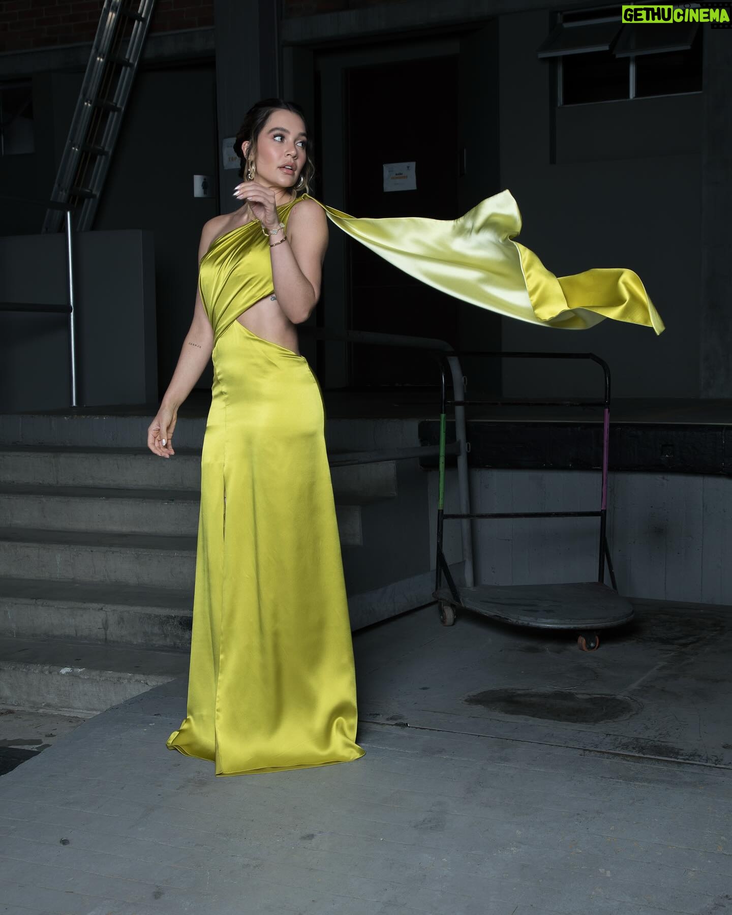 Lina Tejeiro Instagram - Si somos fieles a nosotros mismos, no podemos ser falsos con nadie. 📸 @waltergomezurrego 💄 @wenacostamua 👗 @luchitaluchis