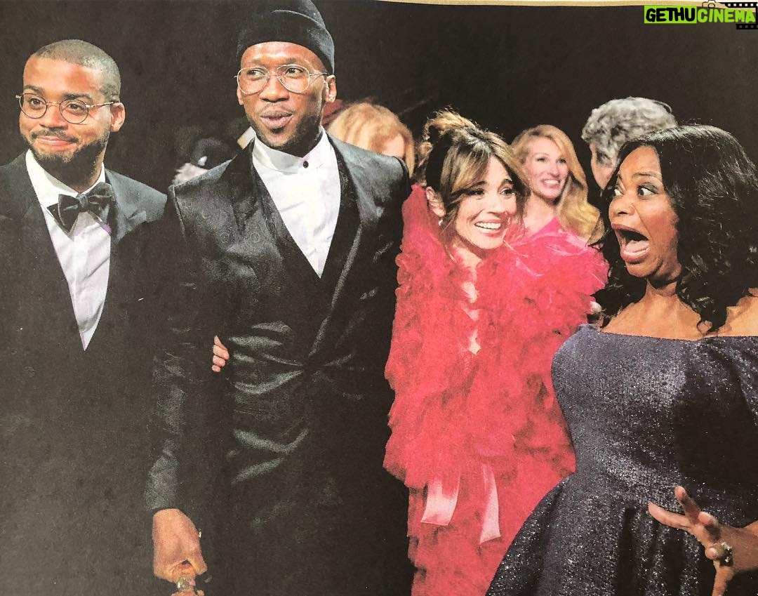 Linda Cardellini Instagram - Pure joy! 🎉💖🎉 @theacademy Awards @greenbookmovie #bestpicture ✨✨✨ #backstage