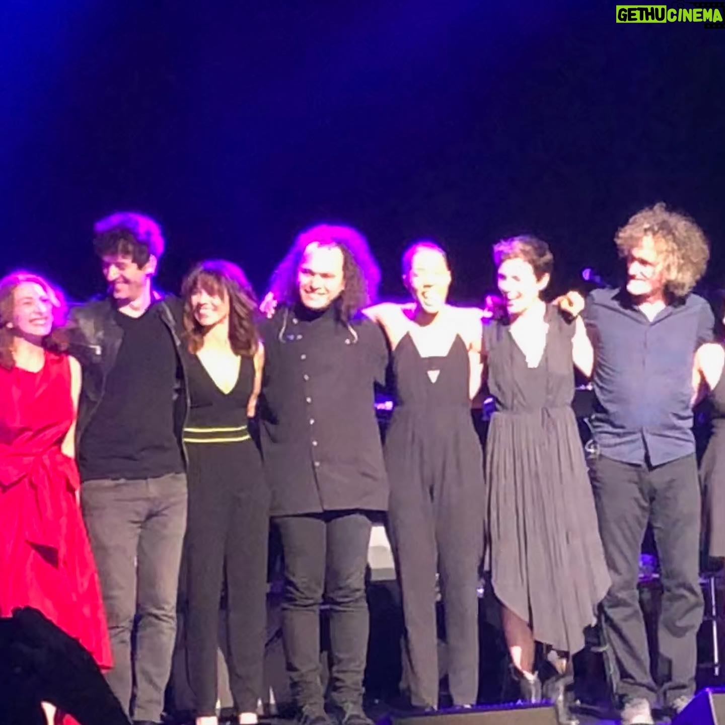 Linda Cardellini Instagram - The phenomenal @reginaspektor invited me to sing a song with her on Broadway AND it was on my birthday!!! An absolute dream come true. I’m still smiling from ear to ear. Thank you to Regina and to all of the talented people involved in this spectacular show. ✨✨✨✨✨✨✨✨🍾