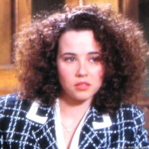 Linda Cardellini Instagram - I got up. Got a latte. Went to the gym. Got a perm and came home.

#tbt #chutney #perms 🖤#legallyblonde