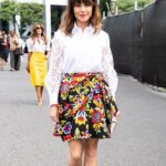 Linda Cardellini Instagram - 💐 @carolinaherrera 💐 #nyfw #nyc @nhinako_makeup 💄 @davestanwell 💁🏻‍♀️