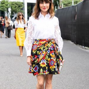 Linda Cardellini Instagram - 💐 @carolinaherrera 💐
#nyfw #nyc 
@nhinako_makeup 💄 @davestanwell 💁🏻‍♀️