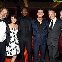 Linda Cardellini Instagram - Thank you @psfilmfest 💚@greenbookmovie #vanguardaward ✨ #palmsprings 🌴