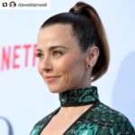 Linda Cardellini Instagram – @deadtome premiere!🎉 Thank you @davestanwell 💇🏻‍♀️
@nhinako_makeup 💄
@annabelleharron 💃🏻
@caratripsalot 
Love you all so much . ❤️
