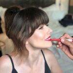 Linda Cardellini Instagram - 💋💋💋 #nyfw Thank you @makeupvincent & @davestanwell ❤️❤️