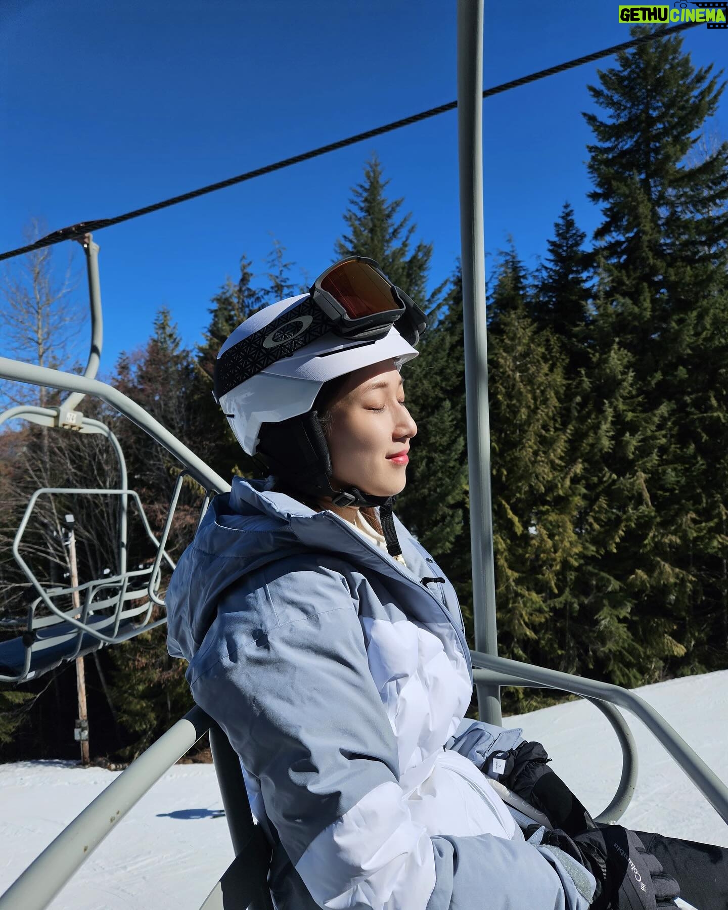 Linda Chung Instagram - I want to thank my husband for teaching me how to ski. Despite my MANY falls, you were always patient and supportive. I couldn’t have done it without you. 🤍 Fall down. Get back up. Repeat. 🎿⛷️🚡