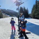 Linda Chung Instagram – Learning to ski like a pro to keep up with my fearless kids! 🎿💪 

#Learningtoski #familyfun #longwaytogo #believeinyourself
