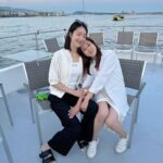 Linda Chung Instagram – It’s always fun with my girl! 😘@therivergirl 
🎆🎇

#fireworks 
#memories
#grateful