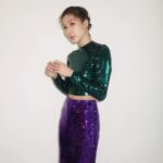 Linda Chung Instagram – Feeling Festive. 💜💚💜

Outfit: @sandroparis #sandrofw23
Jewelry: @Messika #Messika #DistruptingDiamonds
Shoes: @charleskeith_hk
