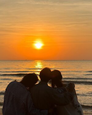 Linda Chung Instagram - I may be all grown up and have my own children, but I’ll always be my parents’ little one.  I Love You, Mommy and Daddy.

#regentphuquoc
@regentphuquoc 
#makingmemories
#preciousmoments
#sunset