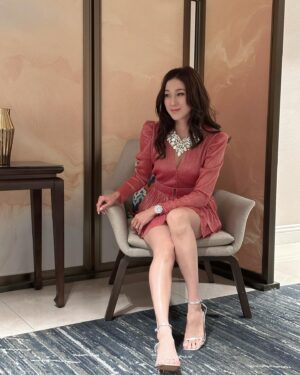 Linda Chung Instagram - Working makes me really happy. ✨💖

#feelinggrateful 
#lovemyjob
#vancouver