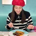 Linda Chung Instagram – Christmas is a good excuse to eat everything. 🩵🤍🩵🤍🩵