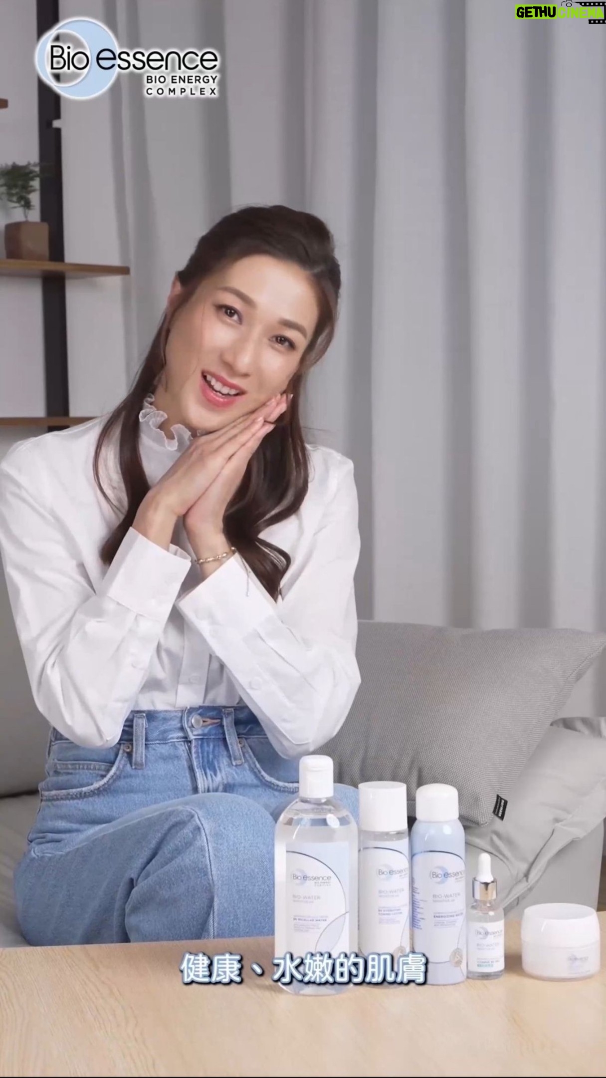 Linda Chung Instagram - 分享一下干敏肌的护肤小心得!@bioessence_my 的Bio-Water系列是目前我最喜欢的护肤系列。它也是我拥有健康肌肤的秘密。它让我的肌肤在加拿大干燥天气中依然保持健康水润。 它增强了我的皮肤屏障,让水分能长时间的锁在肌肤里,让我的肌肤在任何时候都保持水嫩和细致。真事一年四季都不能缺少的护肤宝物! @bioessence_my #bioessencemy #biowater #vitaminb5