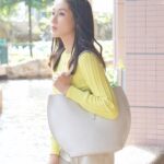 Linda Chung Instagram – 1, 2, or 3…? 💛💛💛