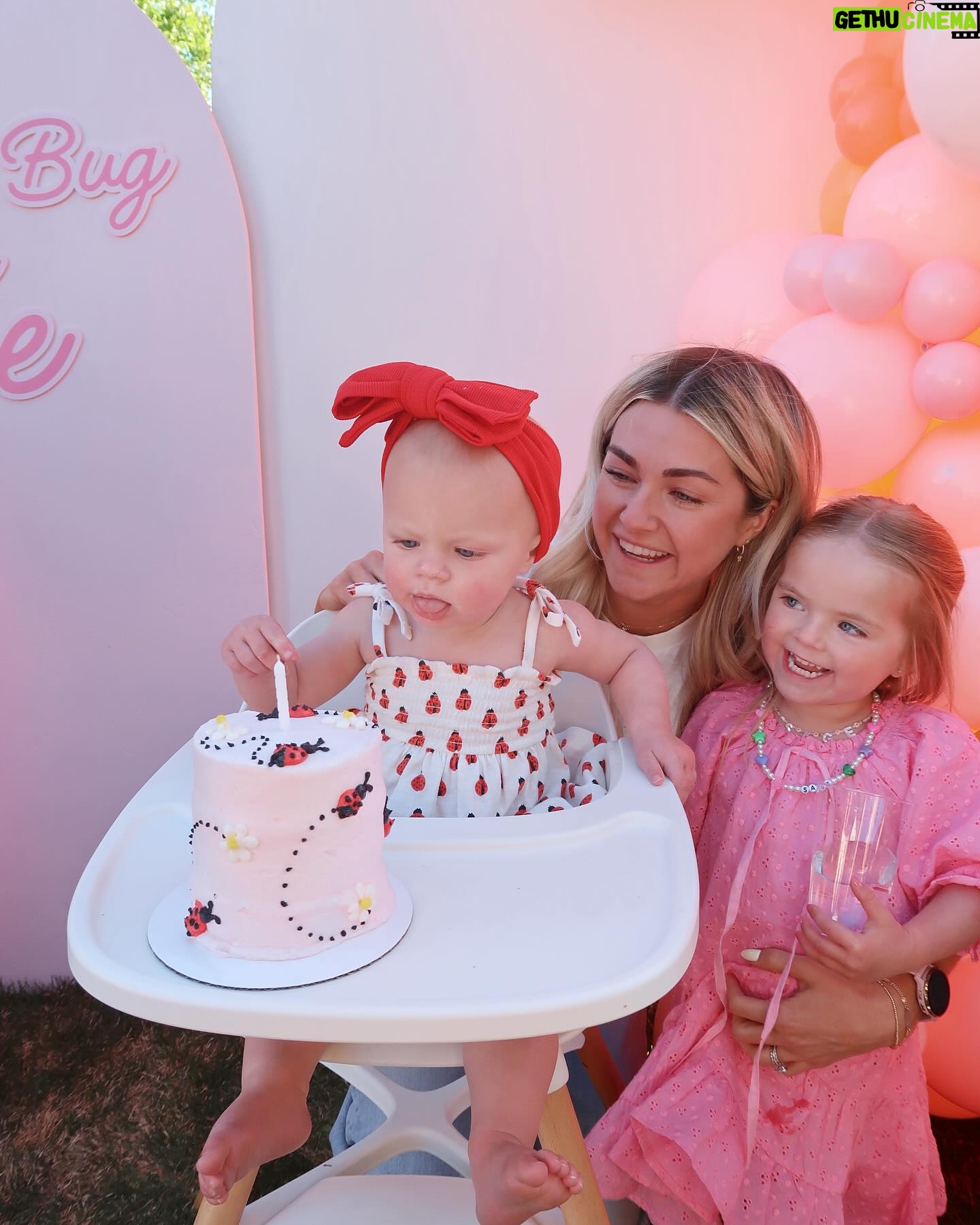 Lindsay Arnold - 127.1K Likes - Our little June bug 🥹🫶 my baby turns 1 tomorrow and we had the best time celebrating her a little early before heading out of town!
#firstbirthdayparty #birthdayparty #babygirl