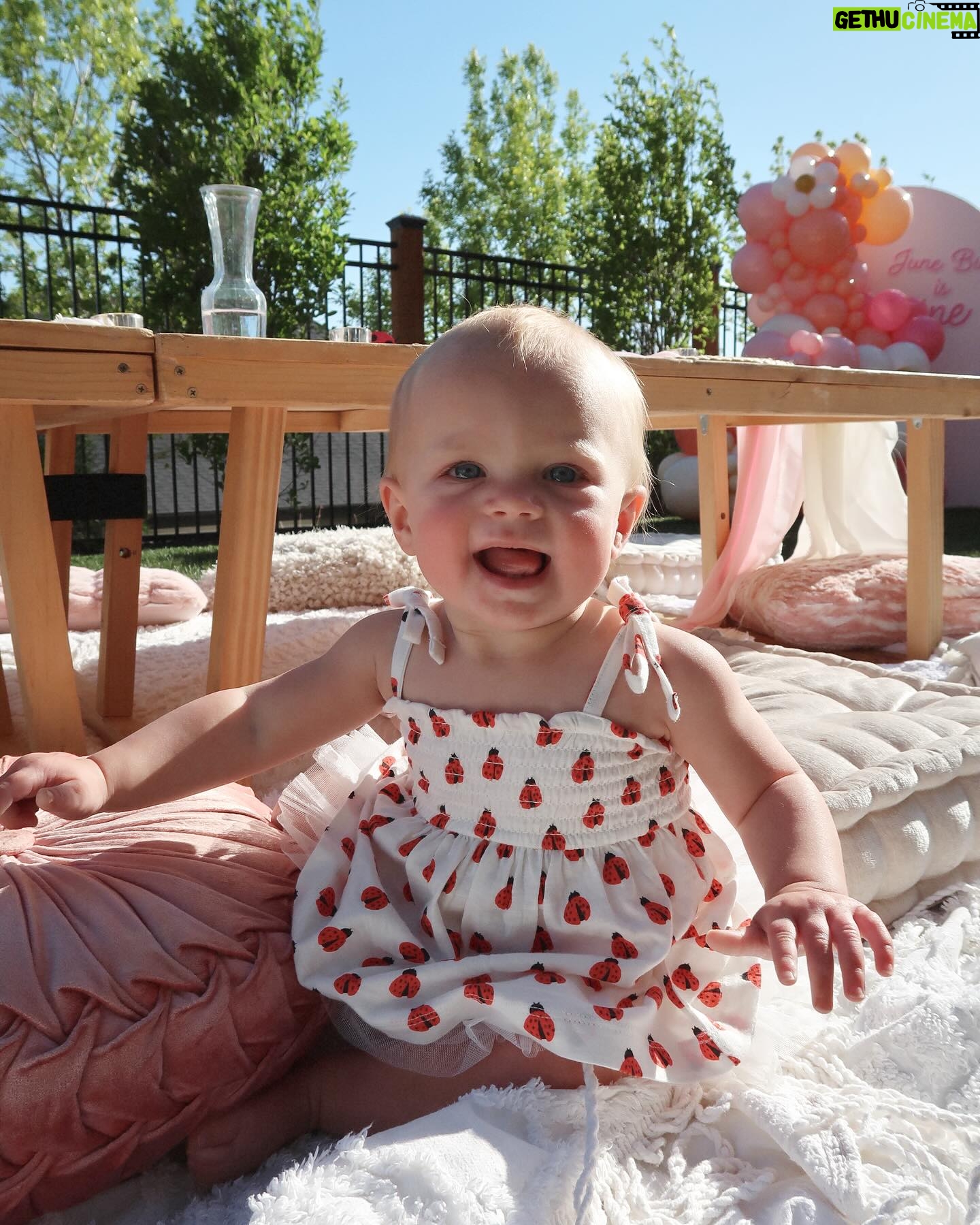 Lindsay Arnold - 127.1K Likes - Our little June bug 🥹🫶 my baby turns 1 tomorrow and we had the best time celebrating her a little early before heading out of town!
#firstbirthdayparty #birthdayparty #babygirl