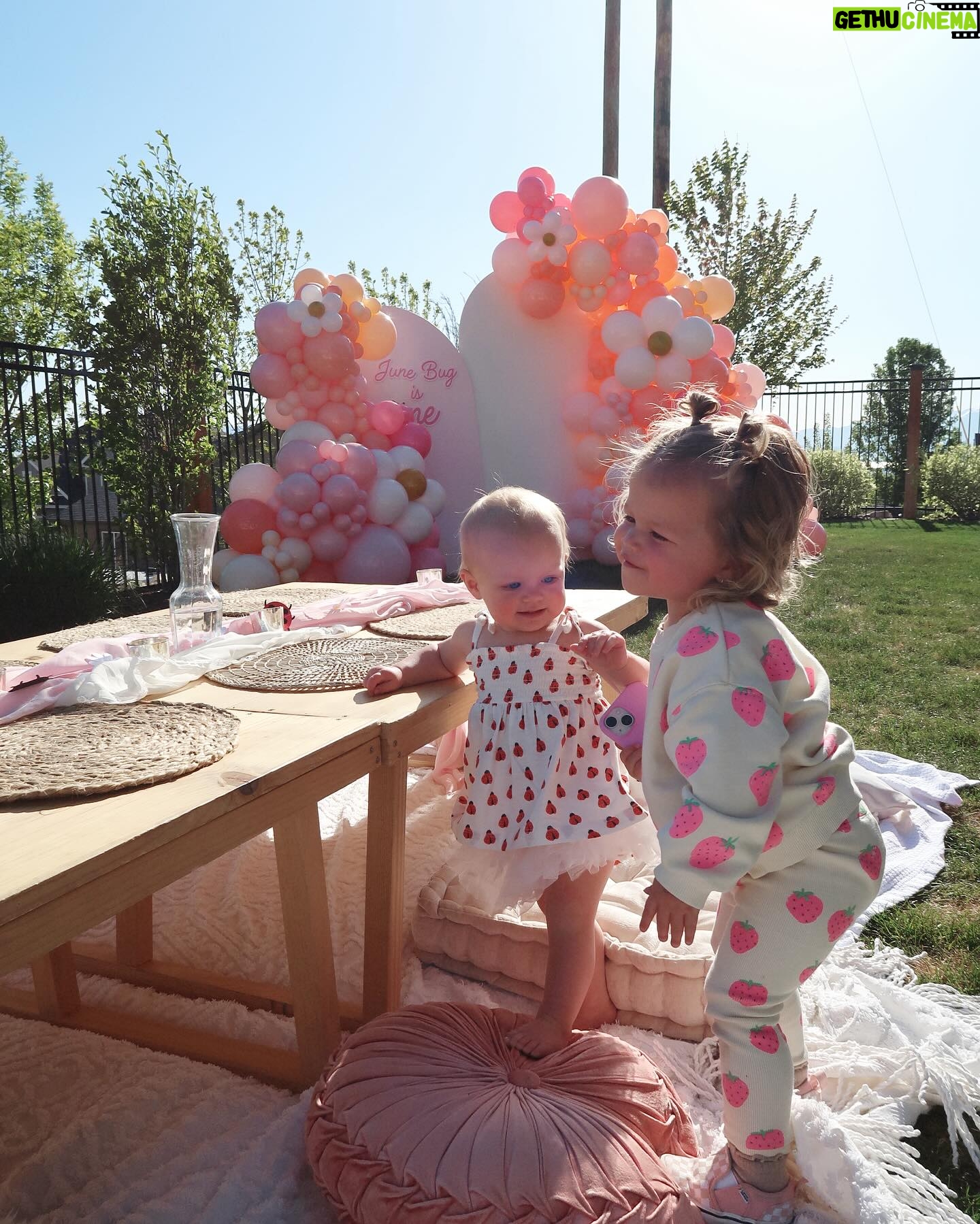 Lindsay Arnold - 127.1K Likes - Our little June bug 🥹🫶 my baby turns 1 tomorrow and we had the best time celebrating her a little early before heading out of town!
#firstbirthdayparty #birthdayparty #babygirl