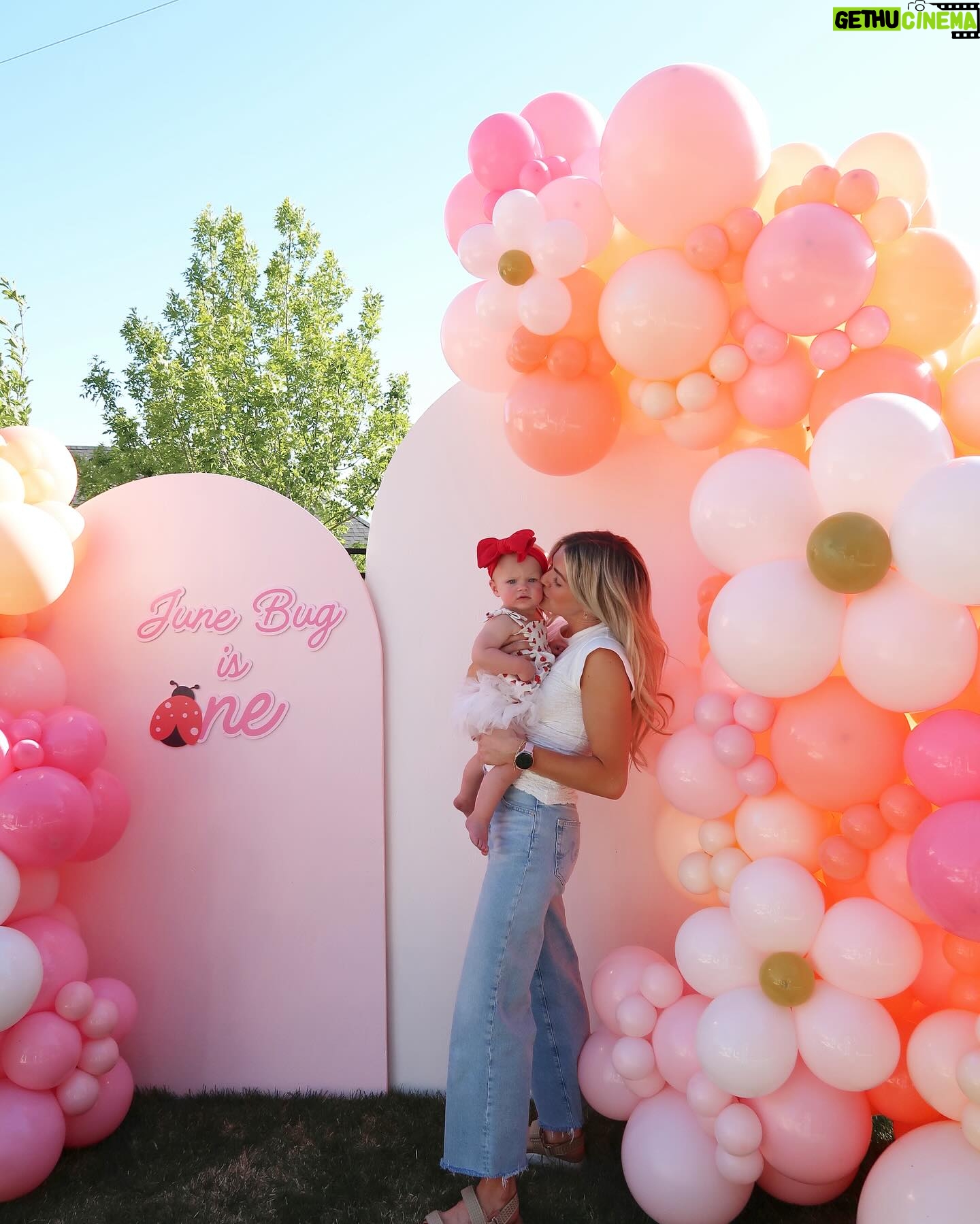 Lindsay Arnold - 127.1K Likes - Our little June bug 🥹🫶 my baby turns 1 tomorrow and we had the best time celebrating her a little early before heading out of town!
#firstbirthdayparty #birthdayparty #babygirl
