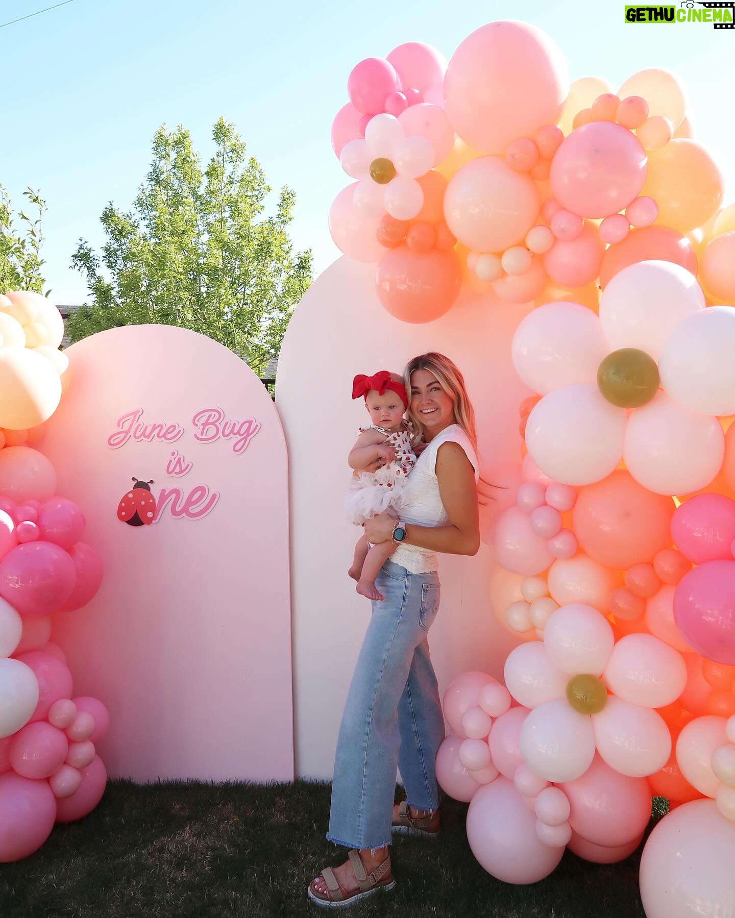 Lindsay Arnold - 127.1K Likes - Our little June bug 🥹🫶 my baby turns 1 tomorrow and we had the best time celebrating her a little early before heading out of town!
#firstbirthdayparty #birthdayparty #babygirl