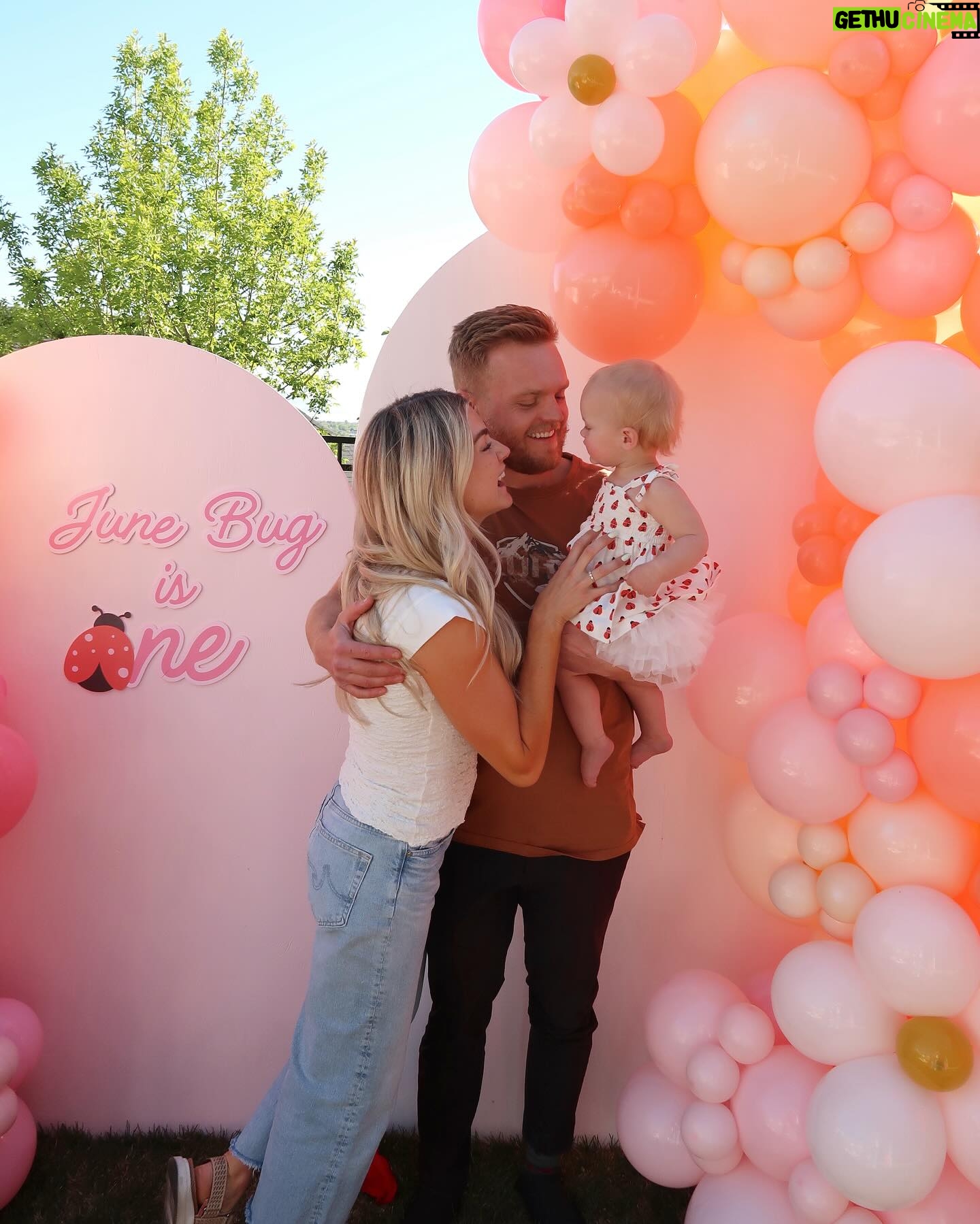 Lindsay Arnold - 127.1K Likes - Our little June bug 🥹🫶 my baby turns 1 tomorrow and we had the best time celebrating her a little early before heading out of town!
#firstbirthdayparty #birthdayparty #babygirl