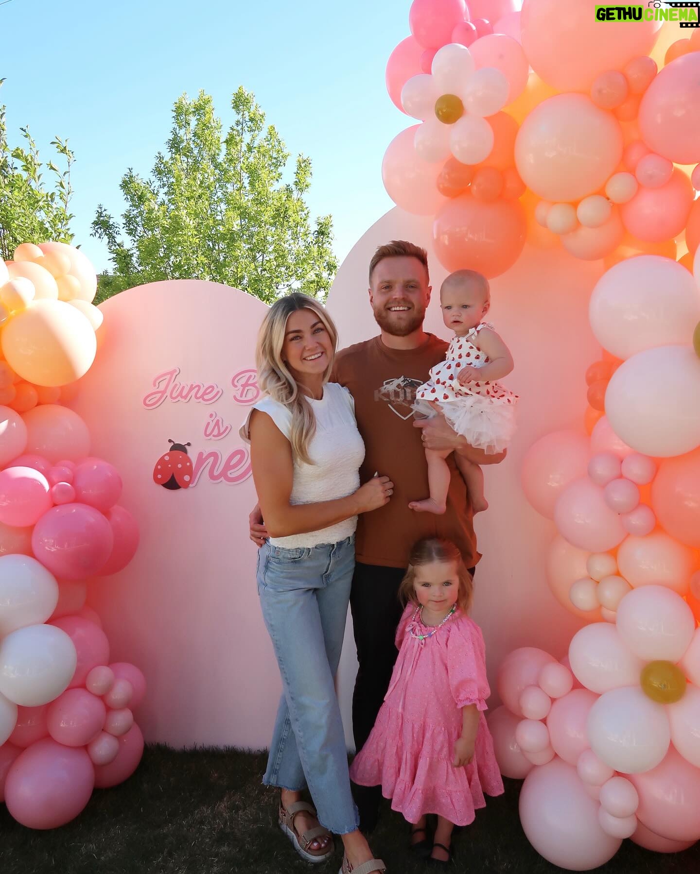 Lindsay Arnold - 127.1K Likes - Our little June bug 🥹🫶 my baby turns 1 tomorrow and we had the best time celebrating her a little early before heading out of town!
#firstbirthdayparty #birthdayparty #babygirl