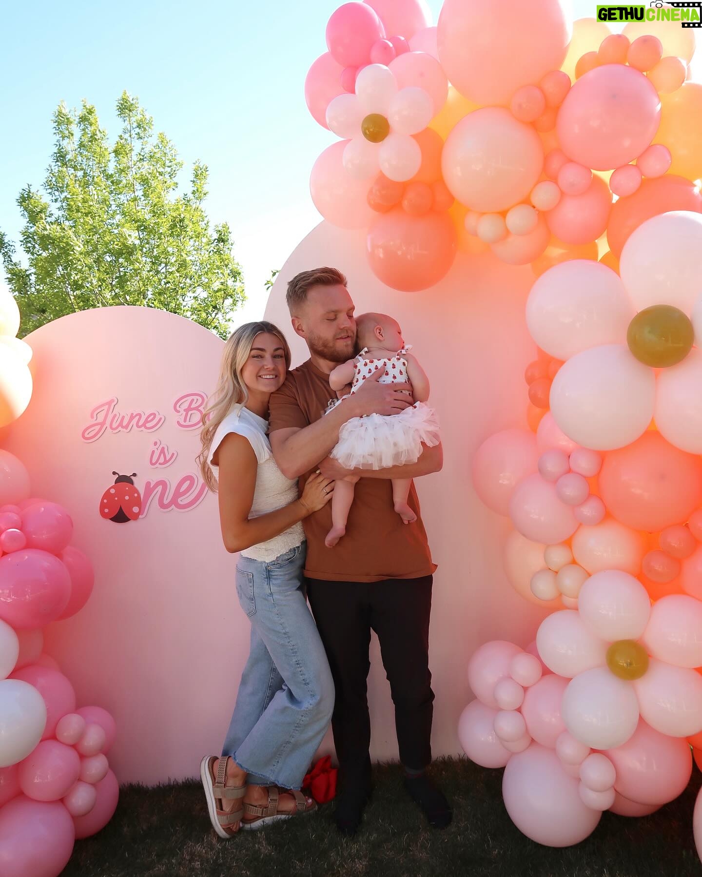 Lindsay Arnold - 127.1K Likes - Our little June bug 🥹🫶 my baby turns 1 tomorrow and we had the best time celebrating her a little early before heading out of town!
#firstbirthdayparty #birthdayparty #babygirl