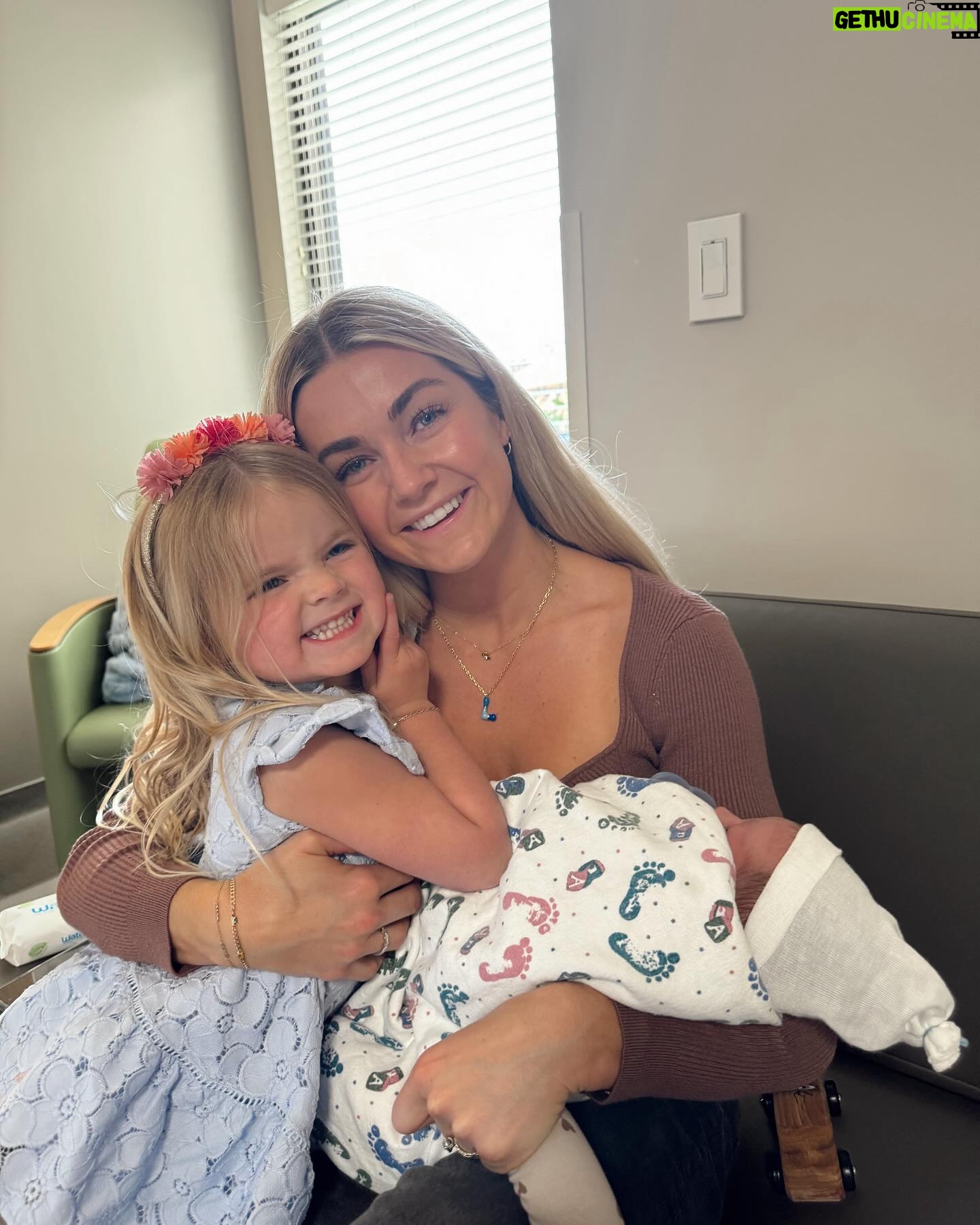 Lindsay Arnold - 125.3K Likes - Baby boy is here 😭🫶 we love you so much Rez! Thanks for making me another cute nephew @brynleyarnold @donmcginnis 🫶
#babyboy #newbaby #nephew