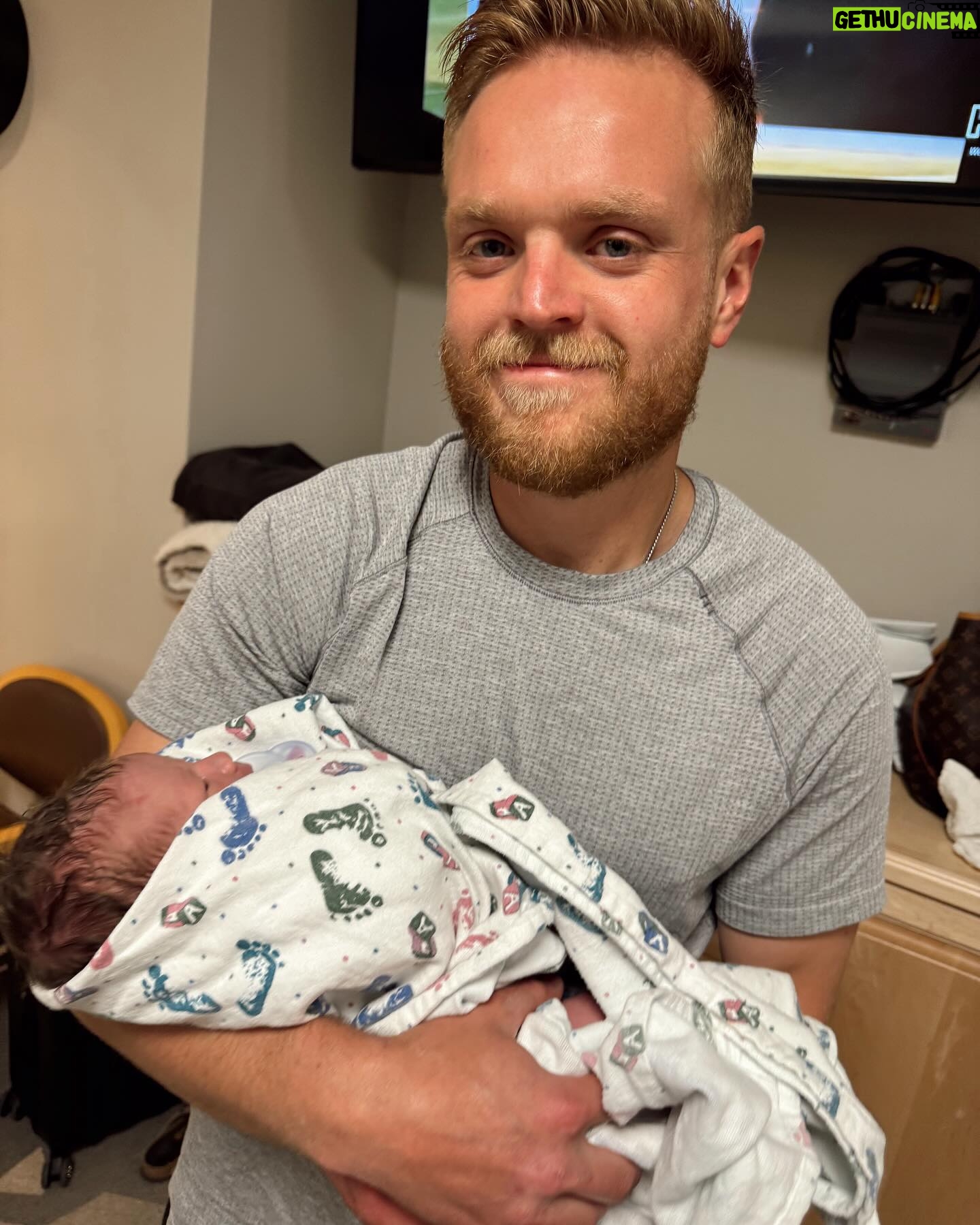 Lindsay Arnold - 125.3K Likes - Baby boy is here 😭🫶 we love you so much Rez! Thanks for making me another cute nephew @brynleyarnold @donmcginnis 🫶
#babyboy #newbaby #nephew