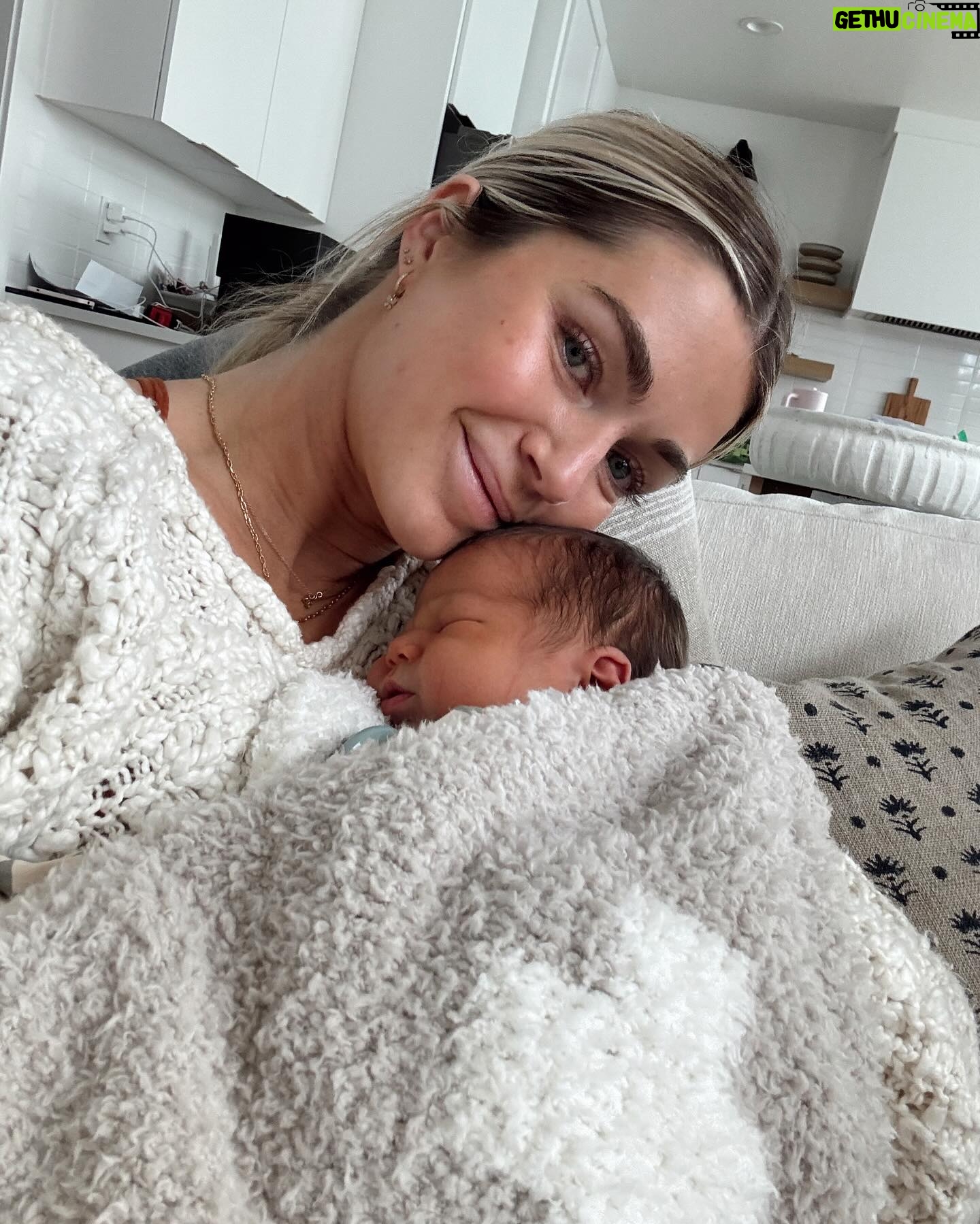 Lindsay Arnold - 125.3K Likes - Baby boy is here 😭🫶 we love you so much Rez! Thanks for making me another cute nephew @brynleyarnold @donmcginnis 🫶
#babyboy #newbaby #nephew