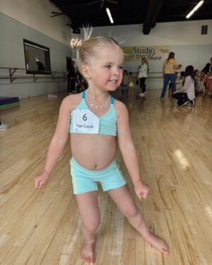 Lindsay Arnold Instagram - Sage's first dance auditions and I'm feeling like I am officially a dance mom now 🤗 

#toddlermom #dancerlife #dancemoms
