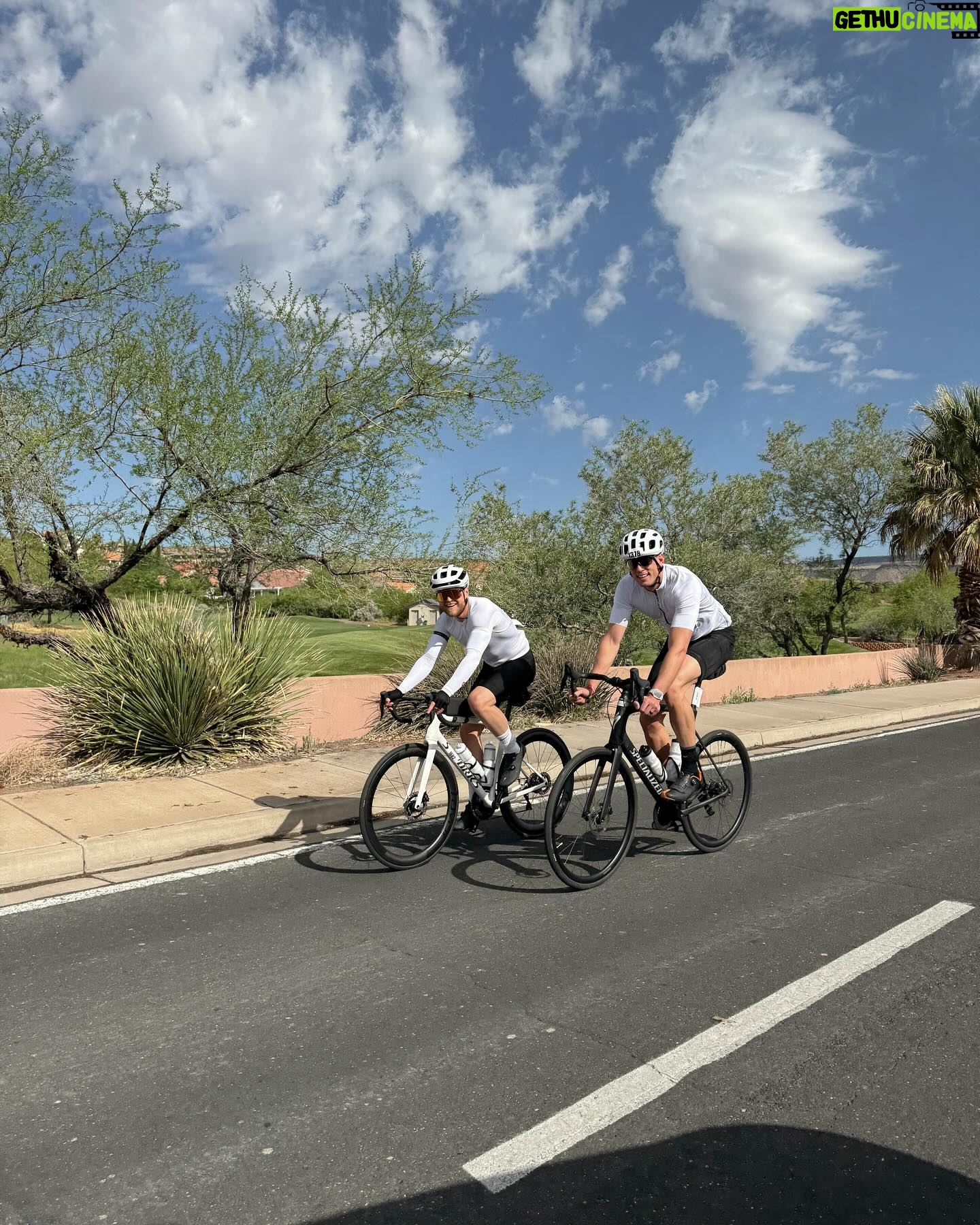Lindsay Arnold Instagram - IRONMAN 70.3 👏🏼 Sam has trained so hard the past 6 months to prepare for his very first Ironman race and I can't even express how proud I was watching him cross that finish line 🏁 Sage and June were so excited about it too and both wanted to snuggle him immediately after! We love our guy and wow I am just so impressed with everyone who did this race it is no joke! #ironmantraining #ironman #stgeorgeironman