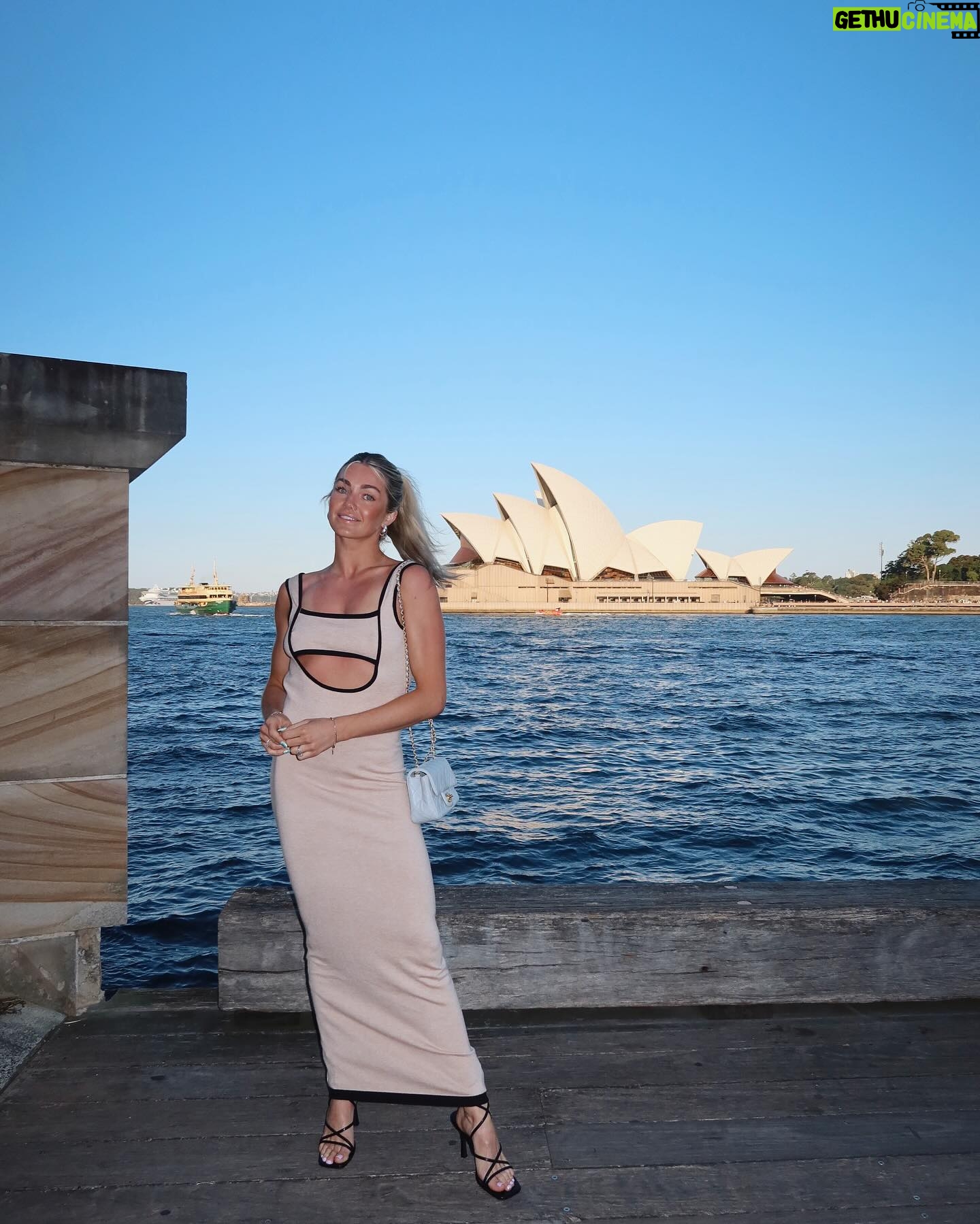 Lindsay Arnold Instagram - Last night of this incredible vacation ๐ซถ beyond grateful for this time we got to spend just us two! Sage and June mom and dad are coming for you ๐ญ๐ซถ๐ #sydneyharbour #sydneyoperahouse #momanddad