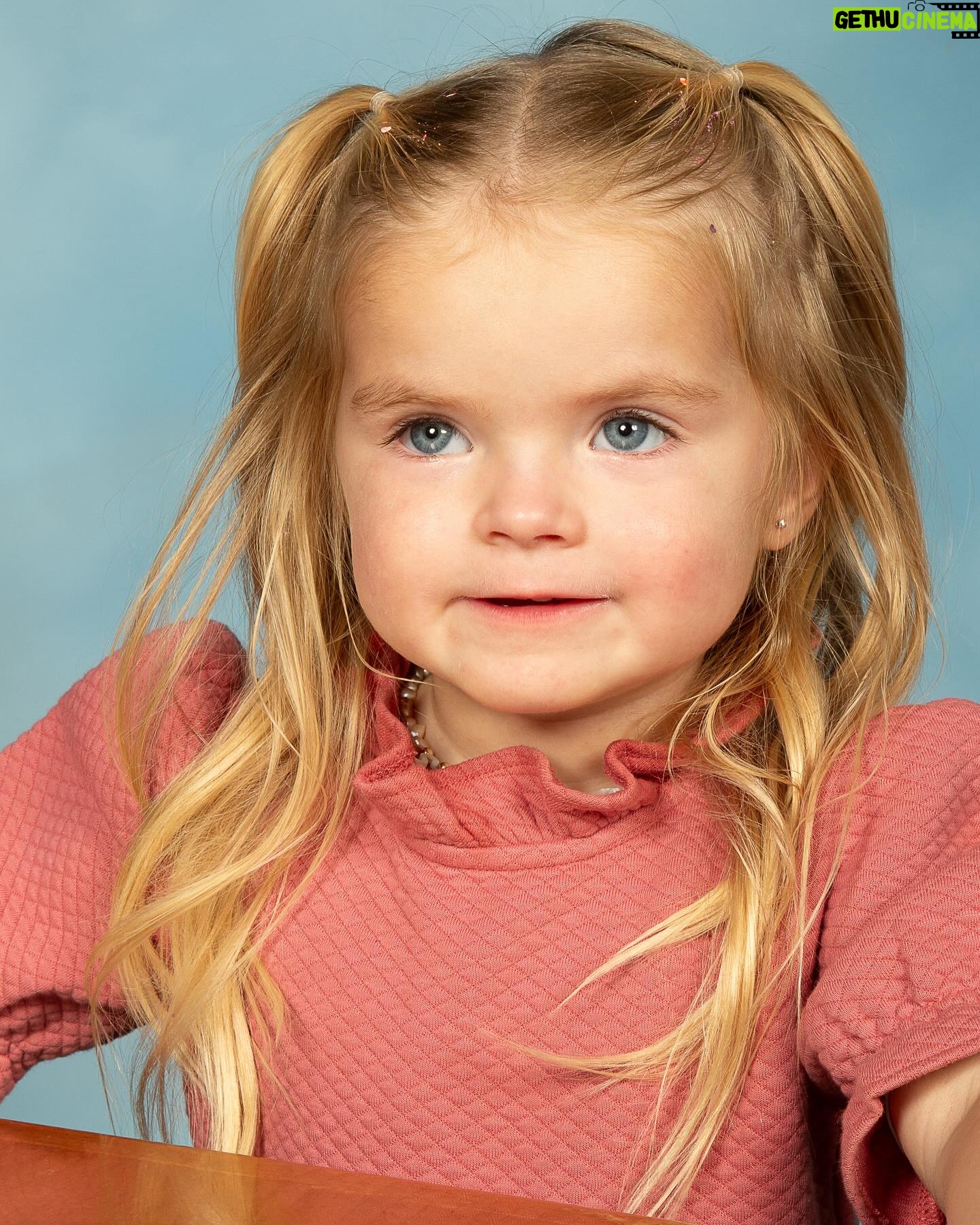 Lindsay Arnold - 181.2K Likes - Sage's first year of preschool is coming to an end and these before/after pics from her graduation pictures to her first week of school pics make me so emotional 😭🫶 our sweet girl has grown up so much the past year. She is so smart, loving, and kind! I could truly go on and on about how proud I am of her and the girl she has become. It is so special watching your child progress and learn but more than anything it has been so special watching her be the best big sister to June, a sweet and kind friend to everyone she gets to be around, and the sweetest daughter who teaches us probably more than we teach her. We are the luckiest to have our girl Sage 🫶
#preschoolgraduation #toddlerlife #moms