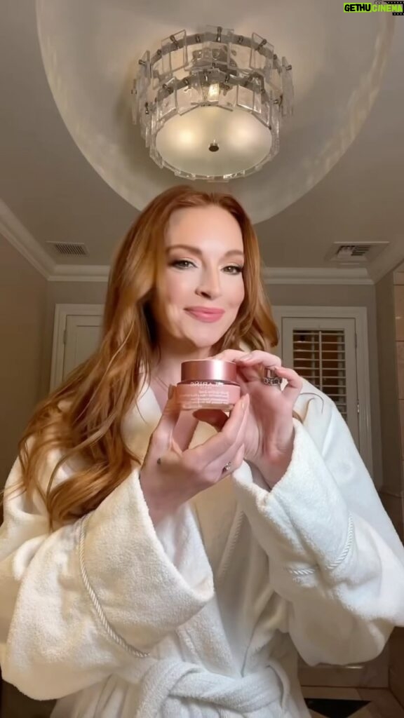 Lindsay Lohan Instagram - Adding @ClarinsUSA new multi-active day cream to my skincare routine for a youthful glow. 🩷 #ClarinsMultiActive #ClarinsPartner