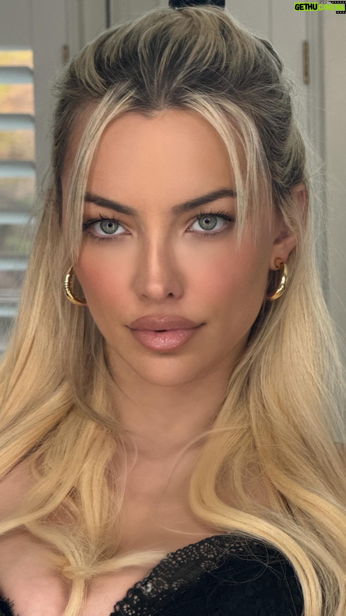 Lindsey Pelas Instagram - sponsored| Day of Beauty! @doc.zara @zavantaesthetics 😍 obsessed with smooth skin :)