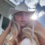 Lindsey Pelas Instagram - a cowboy hat no makeup kinda day 🤠