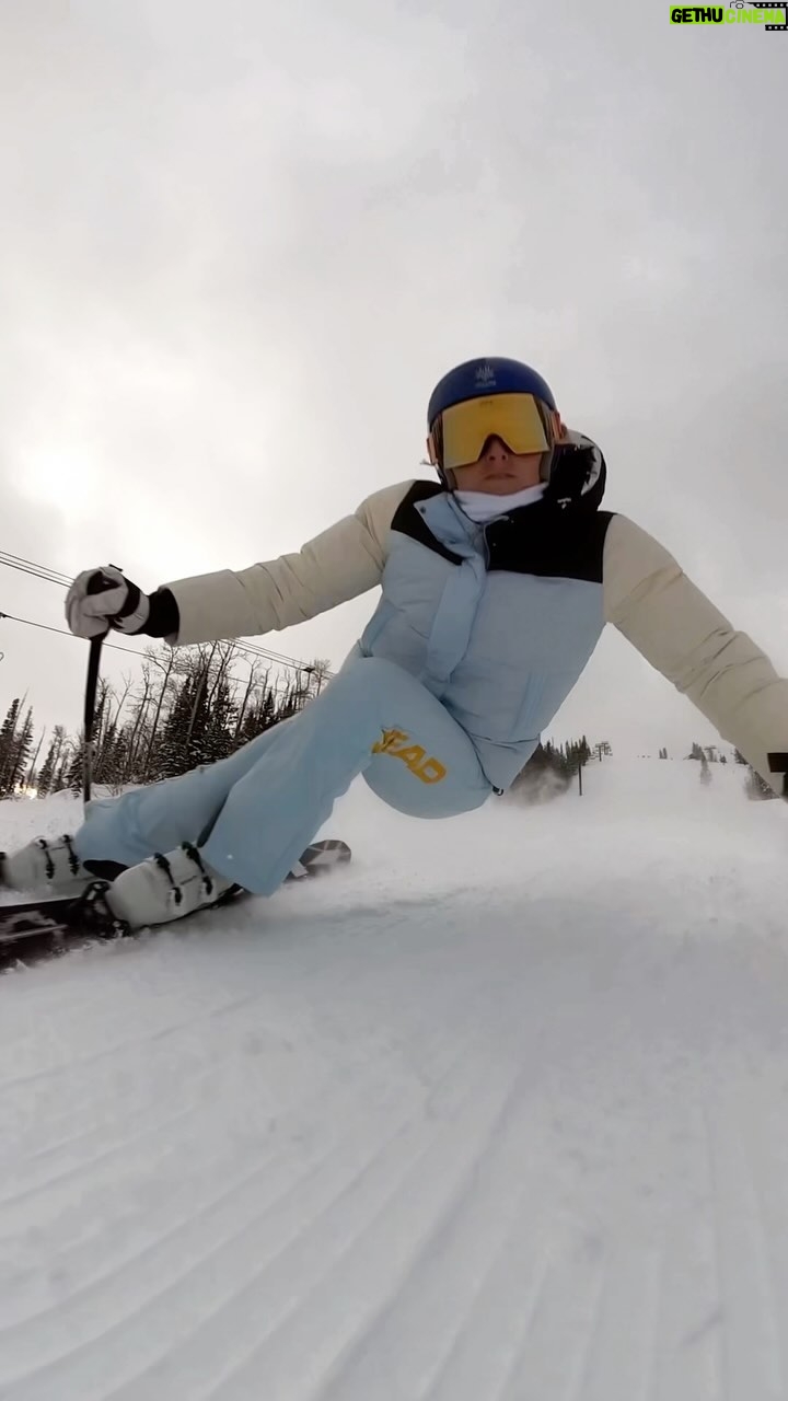 Lindsey Vonn Instagram - Dropping some angles on the powder skis… had to do it 🤷🏼♀️