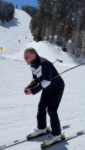 Lindsey Vonn Instagram - Did I get my speed from my Dad? 🤔🤦🏼‍♀️😂 *please wear a helmet 🙏🏻 my Dad has refused to listen to me my whole life but I believe in safety first! Protect your dome 🙏🏻