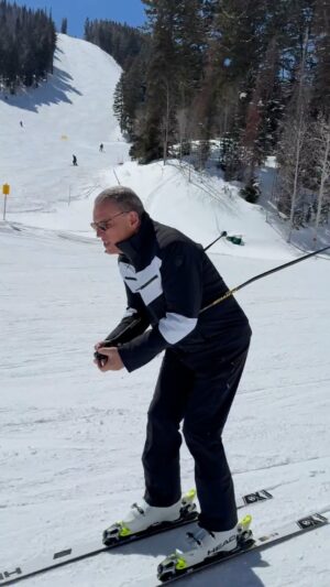 Lindsey Vonn Instagram - Did I get my speed from my Dad? 🤔🤦🏼‍♀️😂 

*please wear a helmet 🙏🏻 my Dad has refused to listen to me my whole life but I believe in safety first! Protect your dome 🙏🏻