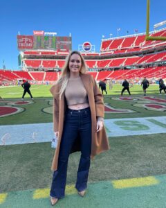 Lindsey Vonn Instagram - Game day in ☀️ San Fran!! @49ers vs. @rams @nfl 🏈💪🏻