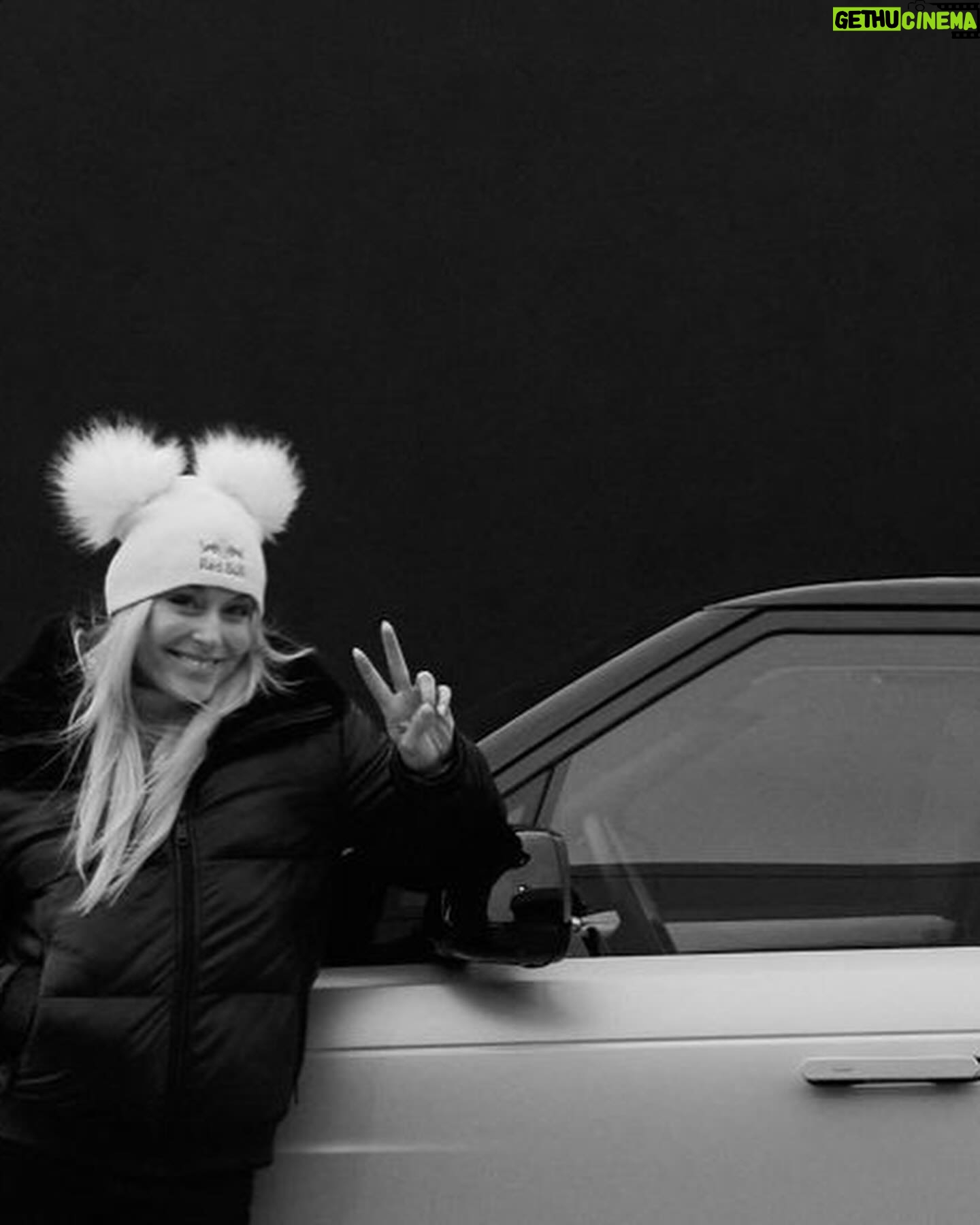 Lindsey Vonn Instagram - Excited to be a part of the Range Rover Sport Park City Edition unveiling! From the slopes to the streets, this limited-edition Range Rover Sport brings Park City to life with a blend of effortless style and impeccable design. #RangeRover @landrover